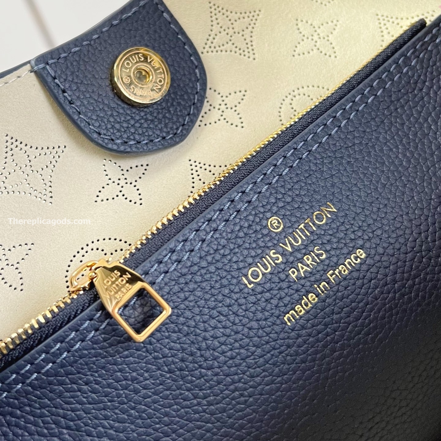 CARMEL HANDBAG NAVY MAHINA CALFSKIN LEATHER M14310
