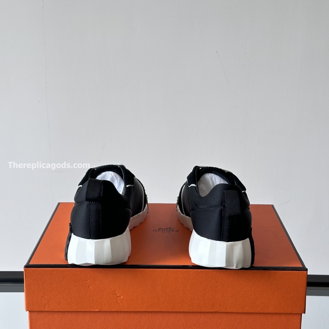 BOUNCING SNEAKERS IN BLACK - H260