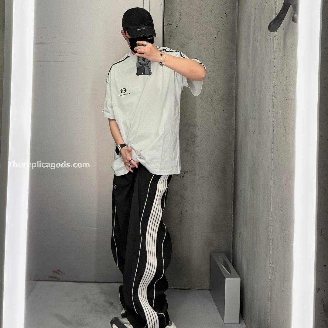UNITY SPORTS ICON OVERSIZED T-SHIRT IN FADED WHITE - TP596