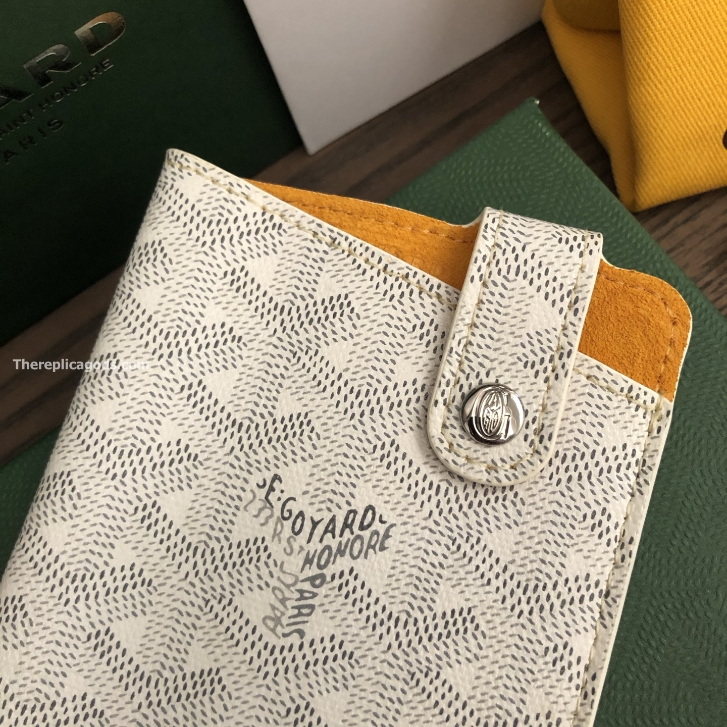 MONTMARTRE GM CASE IN WHITE