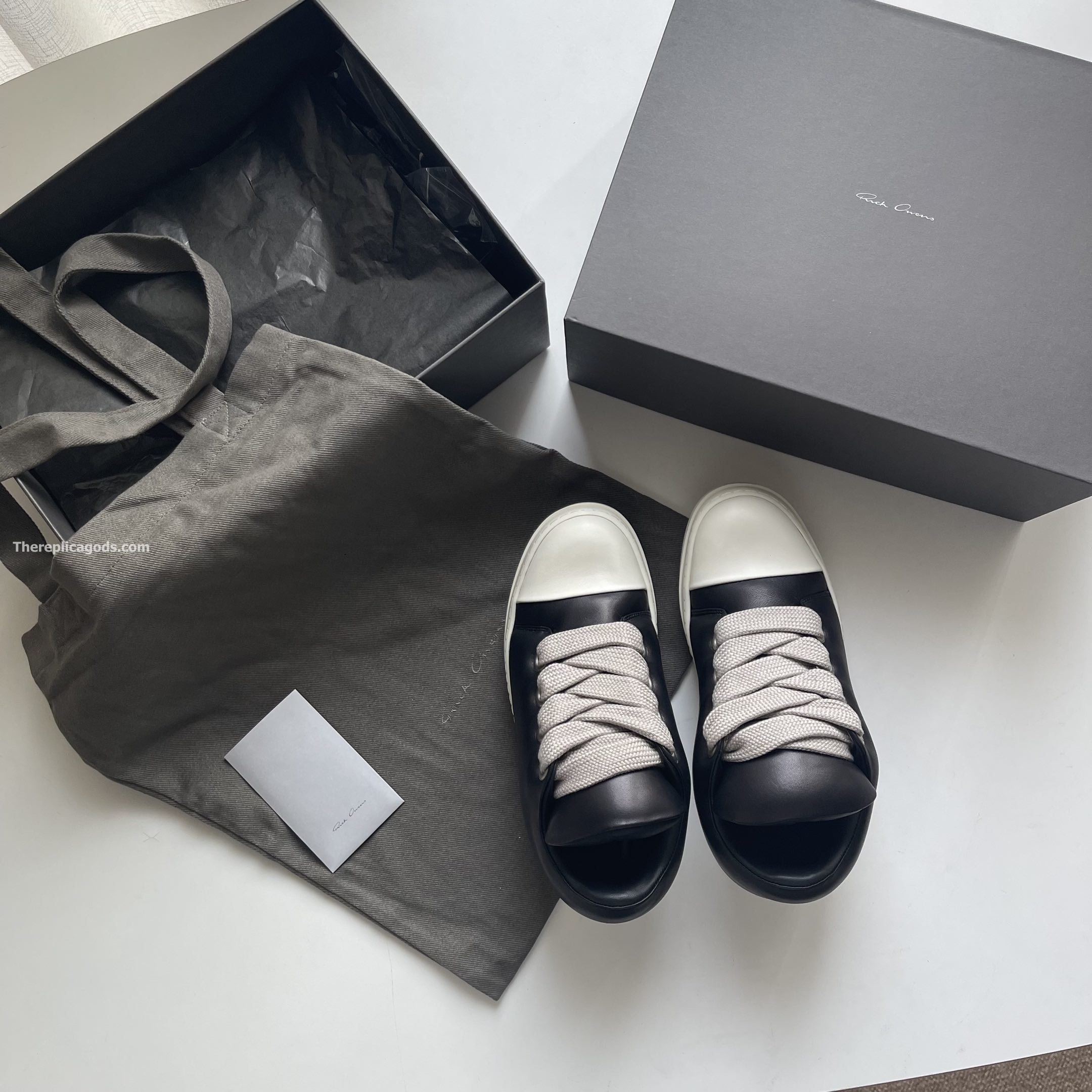 JUMBO LACE PADDED LOW SNEAKERS - RO37