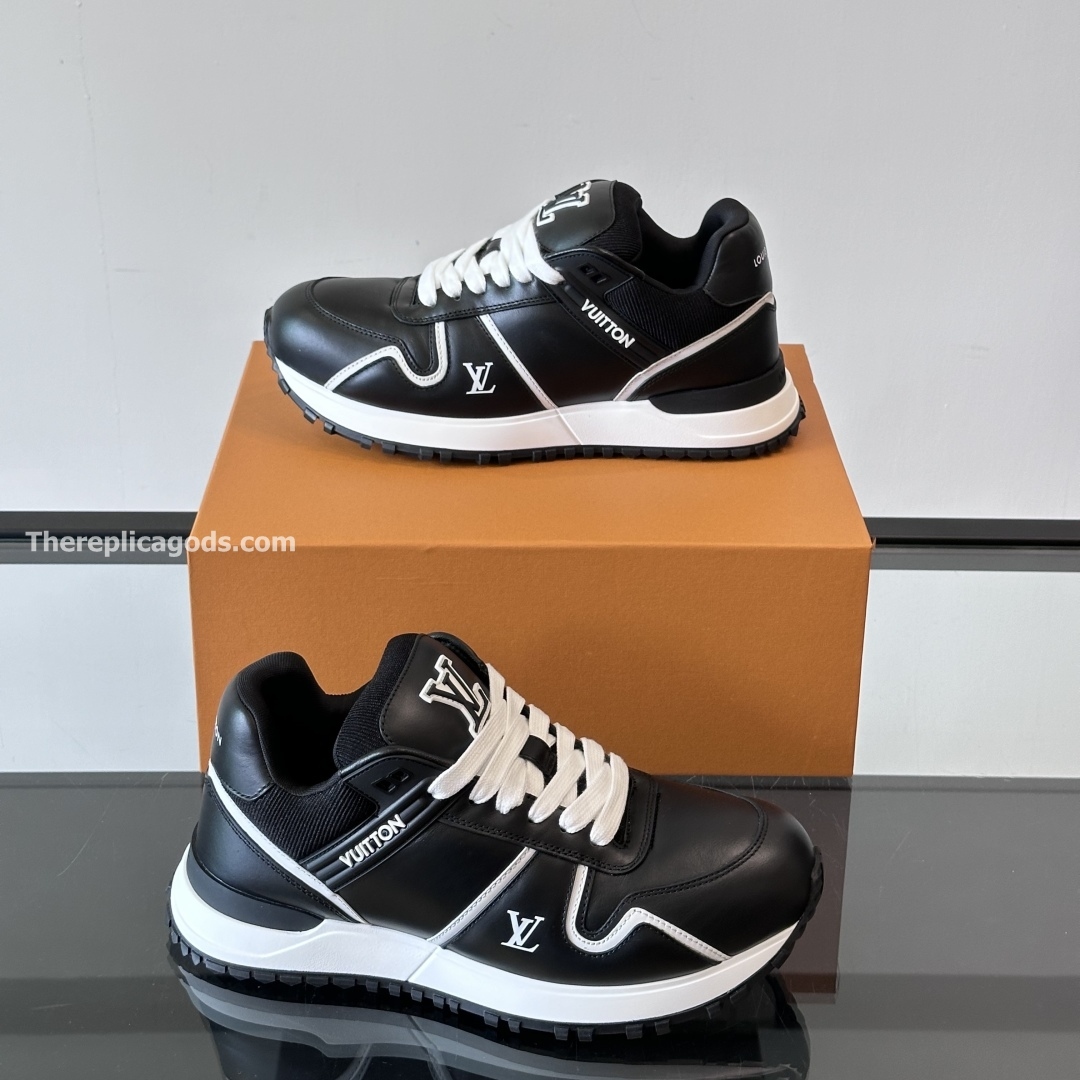 RUN AWAY MAXI SNEAKERS IN BLACK - LV942