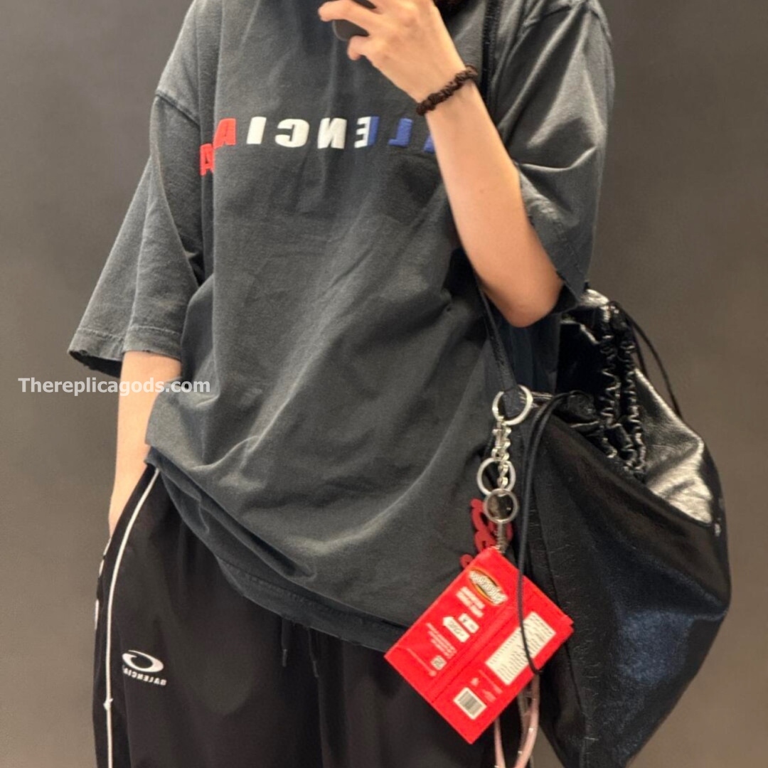 INTERNATIONAL T-SHIRT MEDIUM FIT IN FADED BLACK - TP622