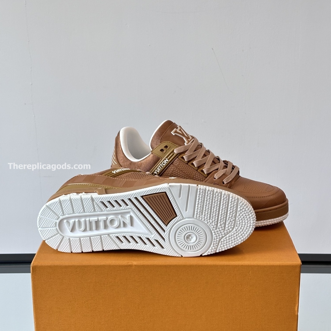 TRAINER SNEAKERS IN BROWN - LV936
