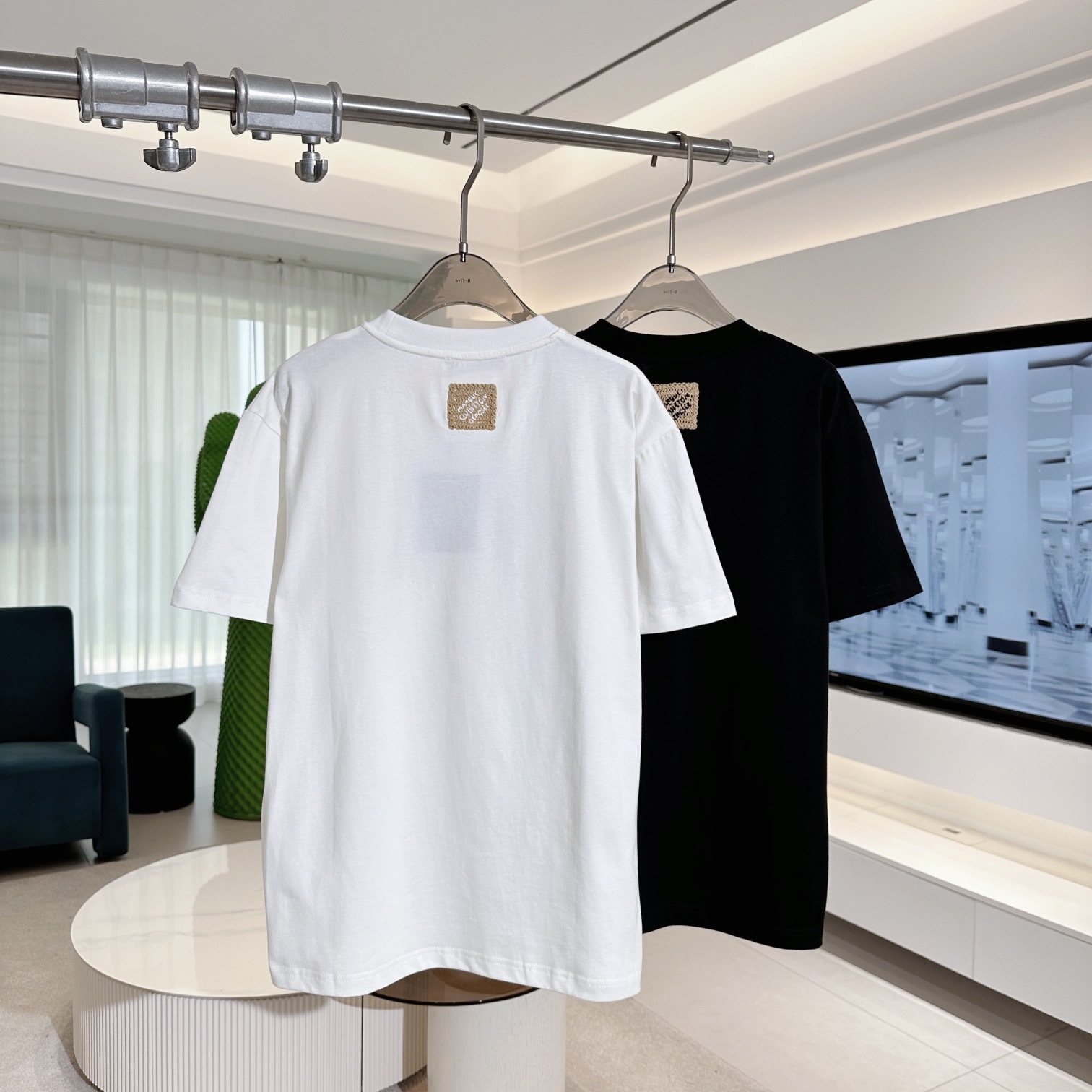 EMBROIDERED SIGNATURE T-SHIRT IN WHITE - TP663