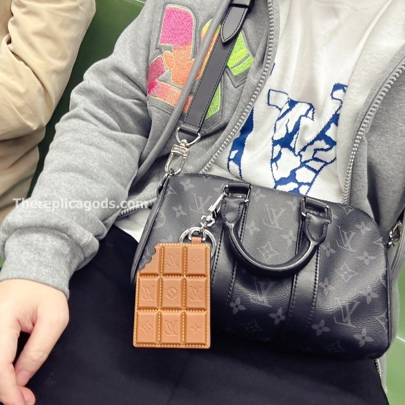 CHOCOLATE BAR FIGURINE KEY HOLDER AND BAG CHARM M01478