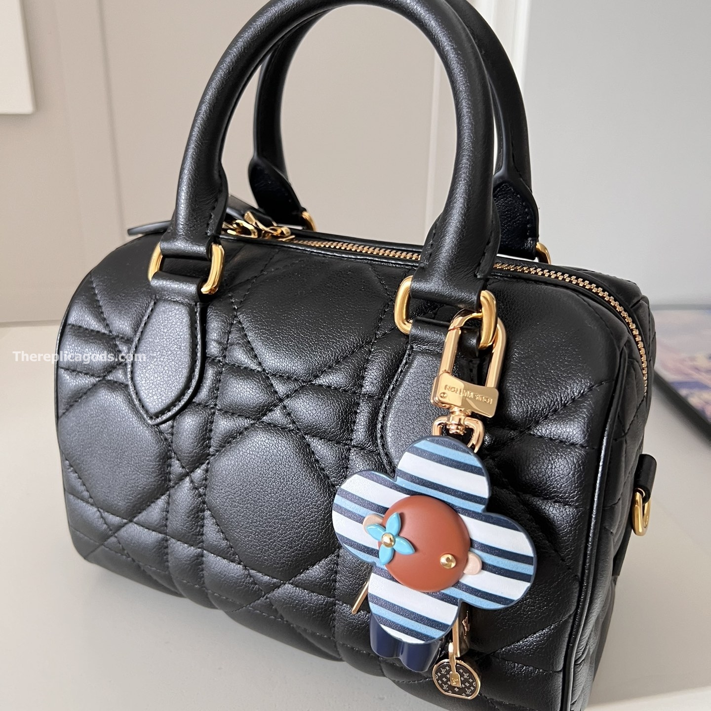 NAUTICAL VIVIENNE BAG CHARM AND KEY HOLDER M01811