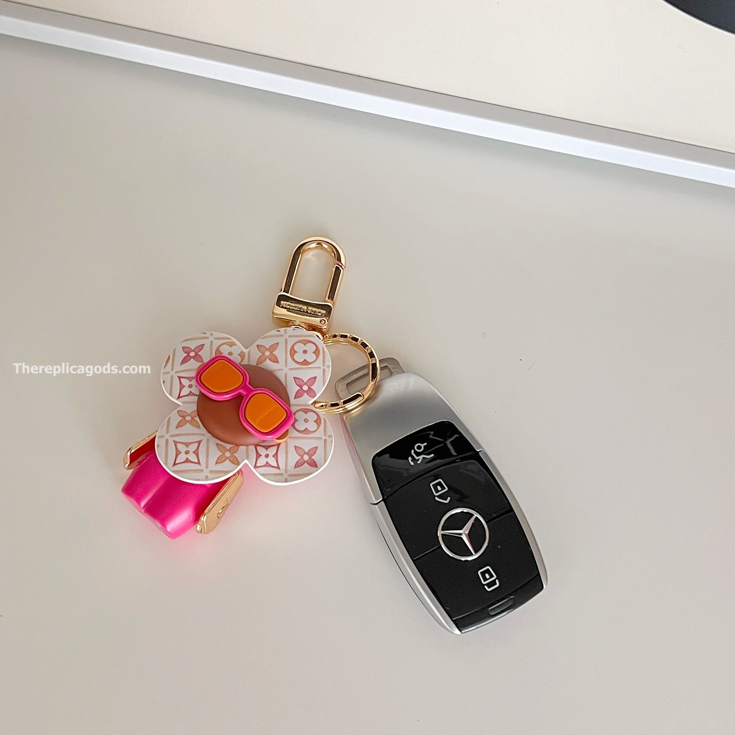 VIVIENNE BAG CHARM M01958