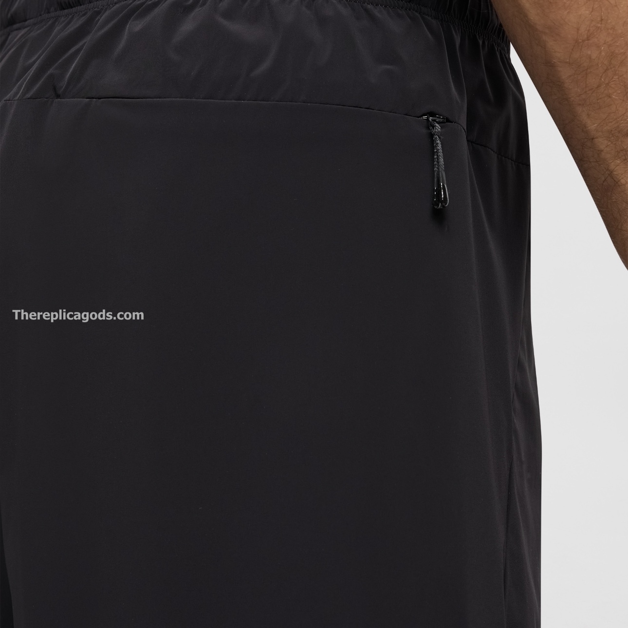 LOGO SHORTS IN BLACK - TP630