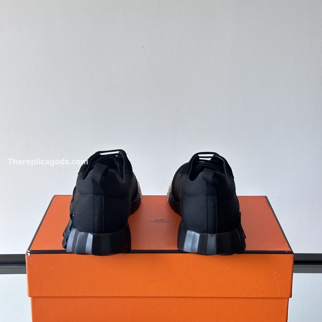 BOUNCING SNEAKERS IN BLACK - H274