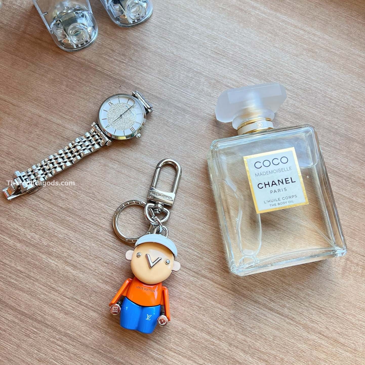 VIVIENNE GYM BAG CHARM AND KEY HOLDER M01197