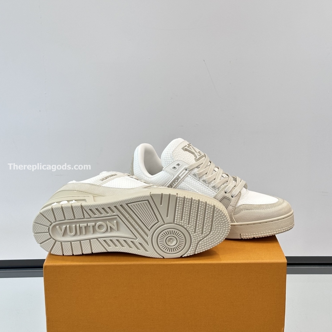 TRAINER SNEAKERS IN BEIGE - LV946