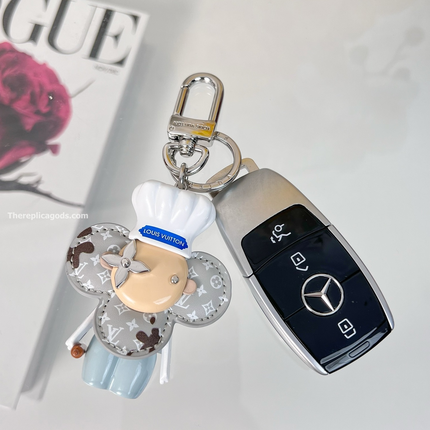 VIVIENNE BAKER BAG CHARM AND KEY HOLDER M01467