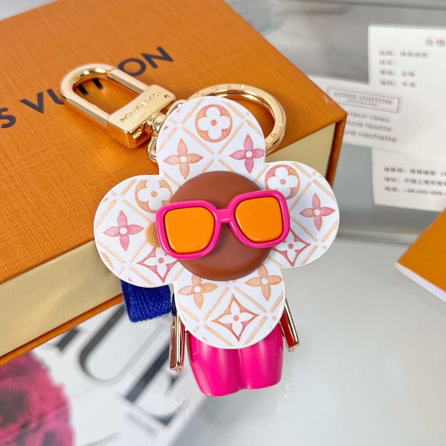 VIVIENNE BAG CHARM M01958