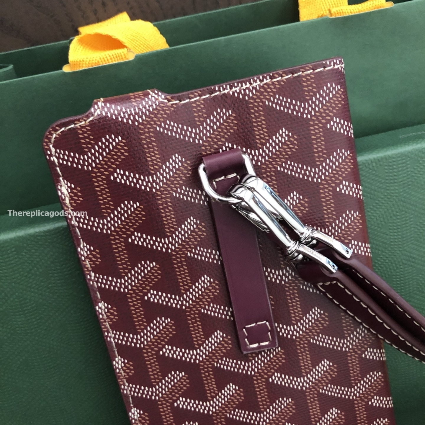 MONTMARTRE GM CASE IN BURGUNDY