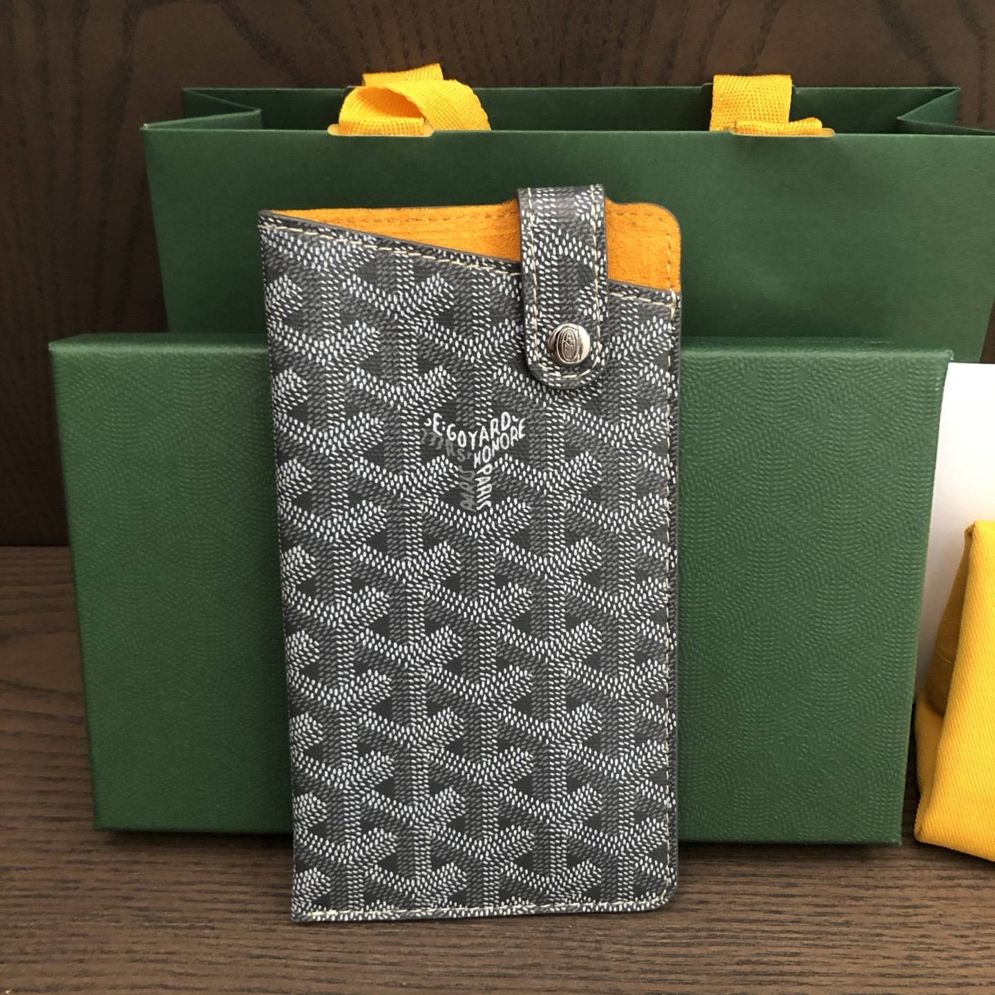 MONTMARTRE GM CASE IN GREY
