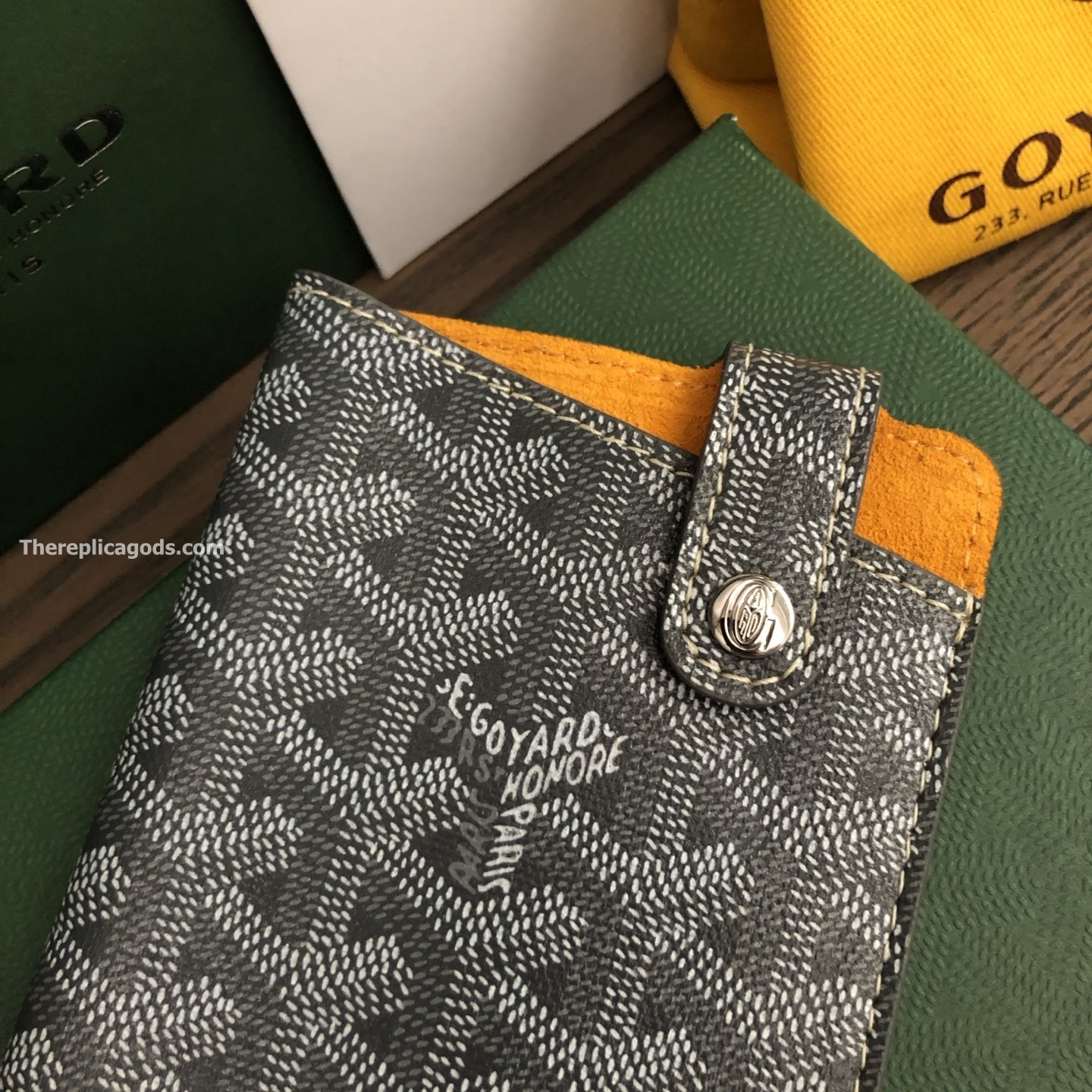 MONTMARTRE GM CASE IN GREY