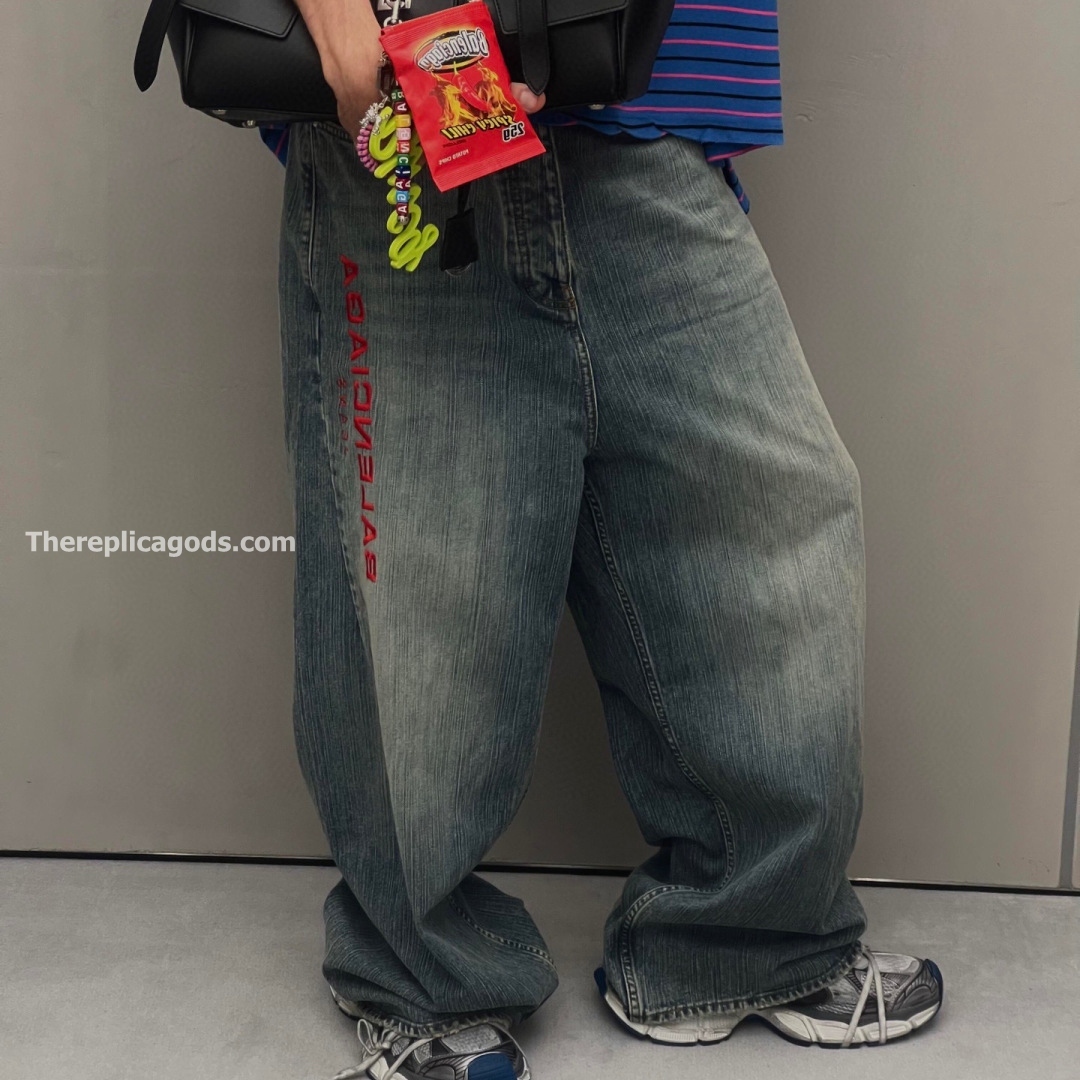 BAGGY PANTS IN STAINED IN LIGHT BLUE - TP598