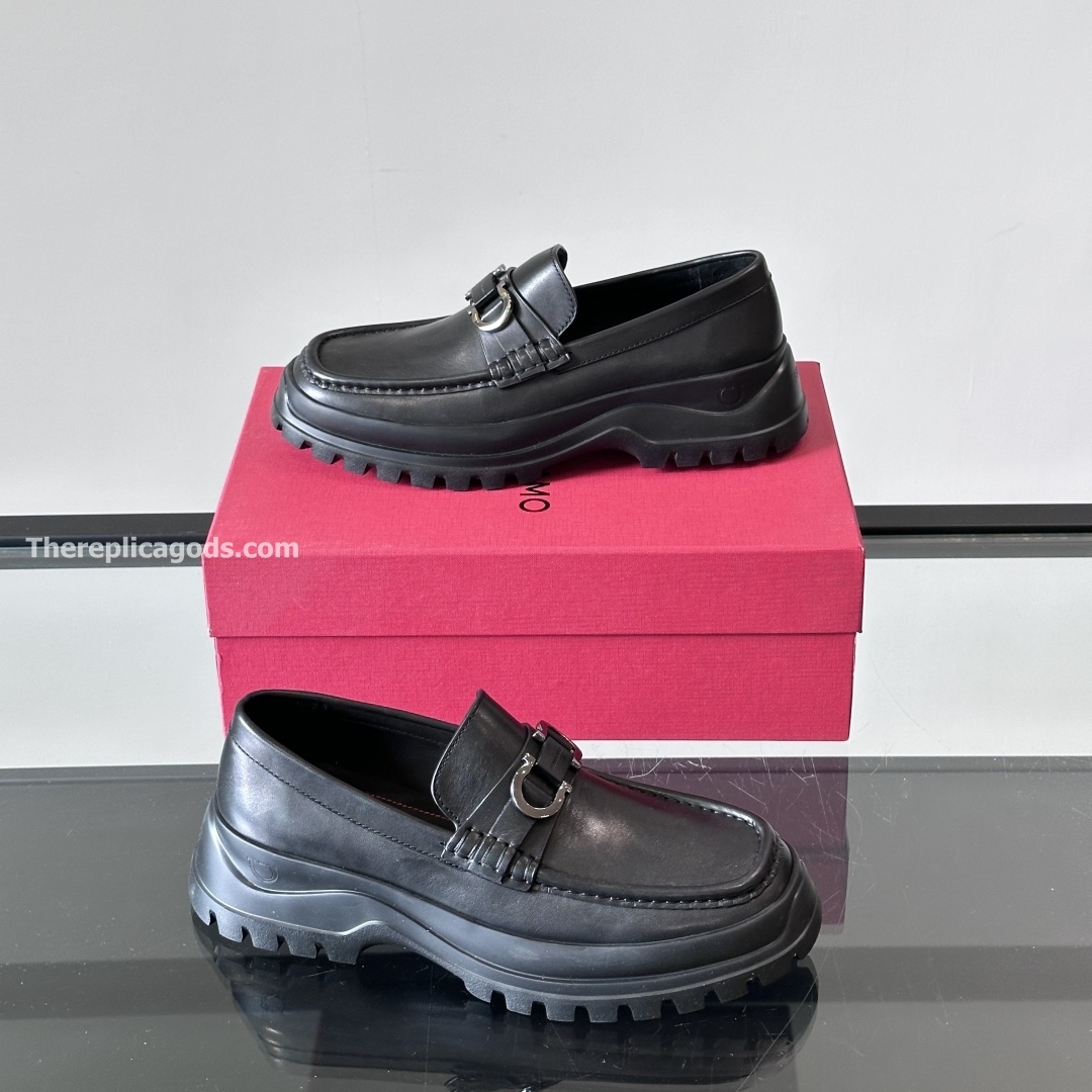 LEATHER LOAFERS IN BLACK - SF78