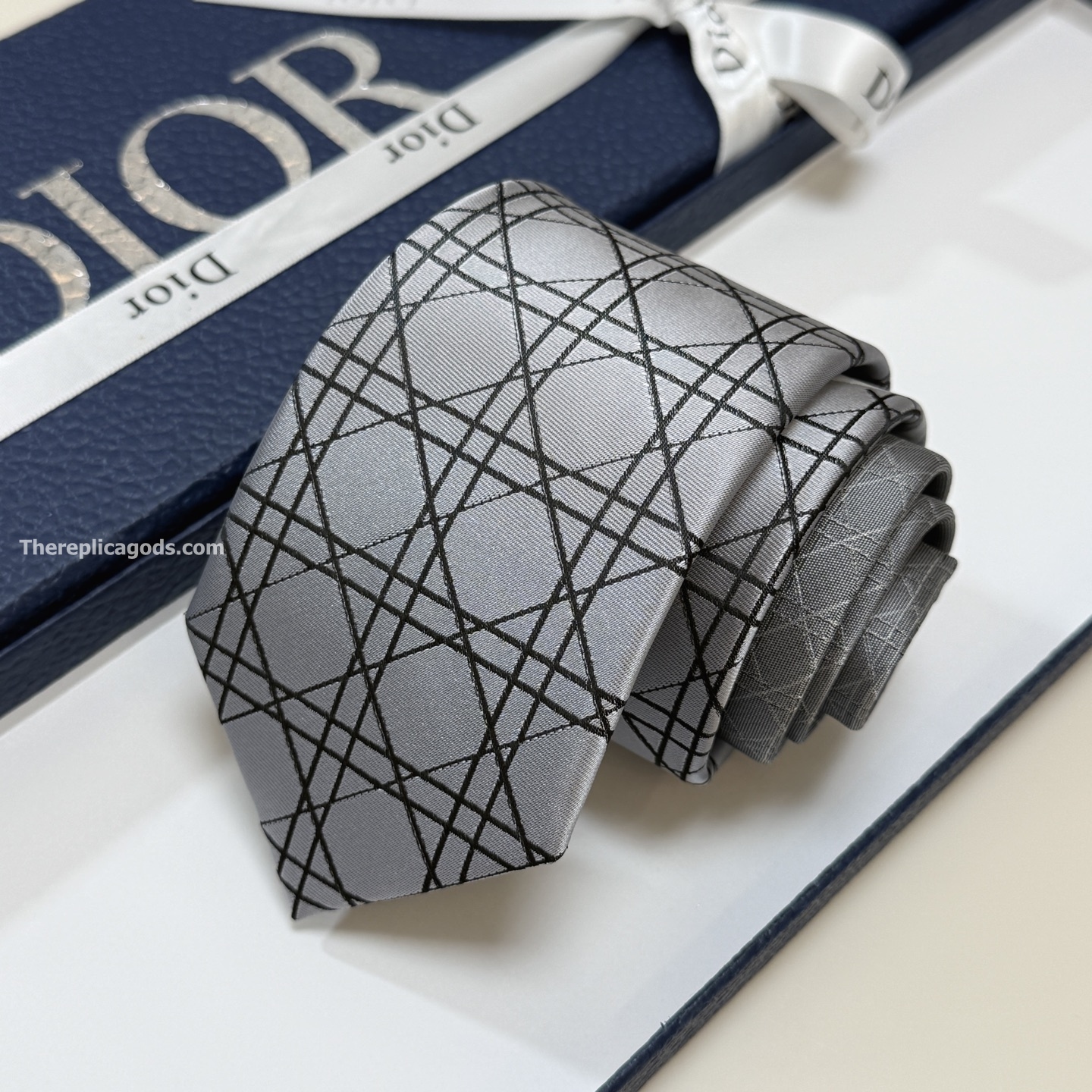 STRIPED CANNAGE TIE GRAY, WHITE AND DEEP GRAY SILK