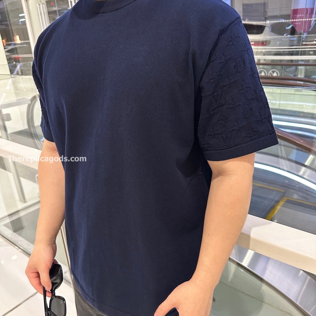SHORT SLEEVED COTTON CREWNECK IN DEEP BLACK - TP587