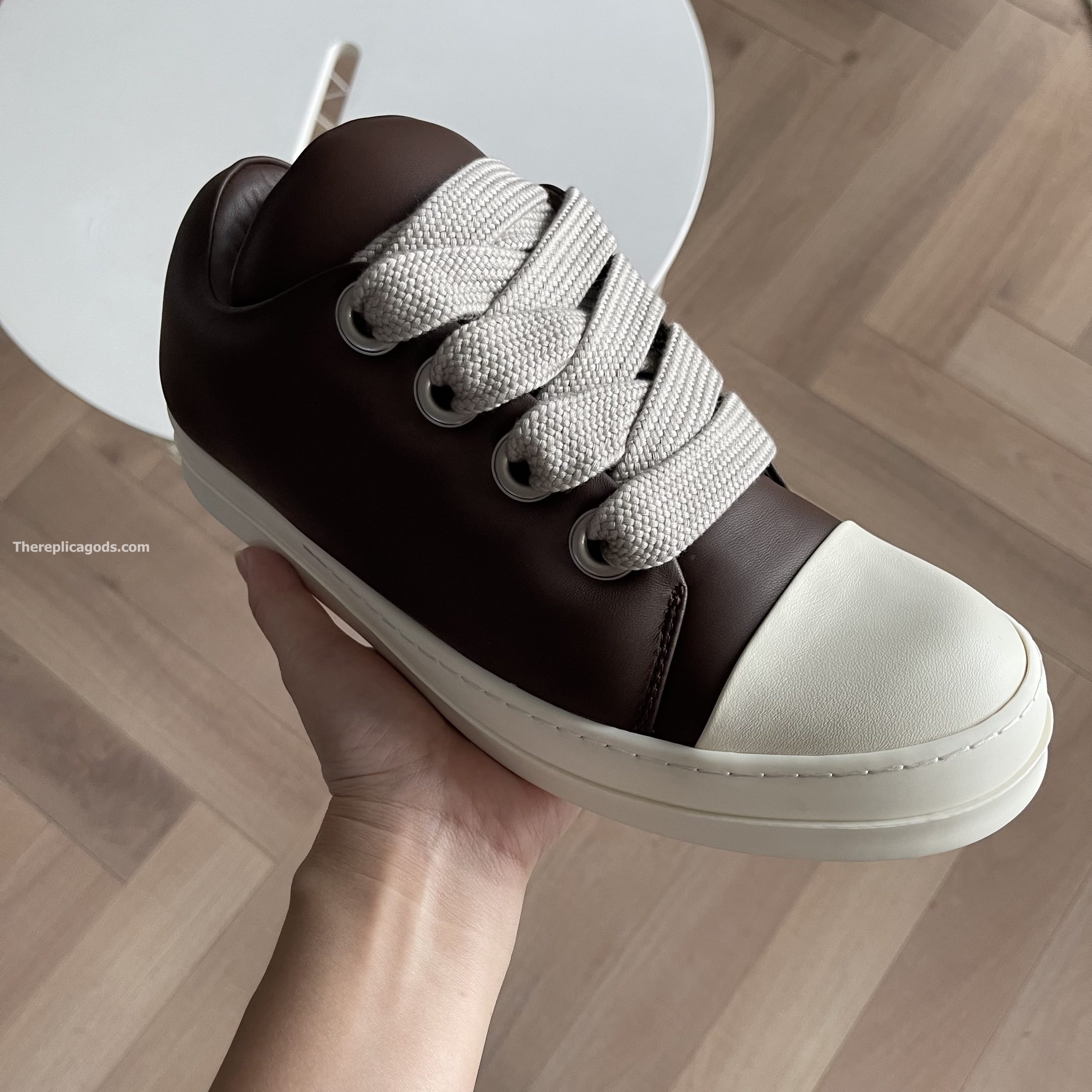 JUMBO LACE PADDED LOW SNEAKERS IN BROWN - RO36