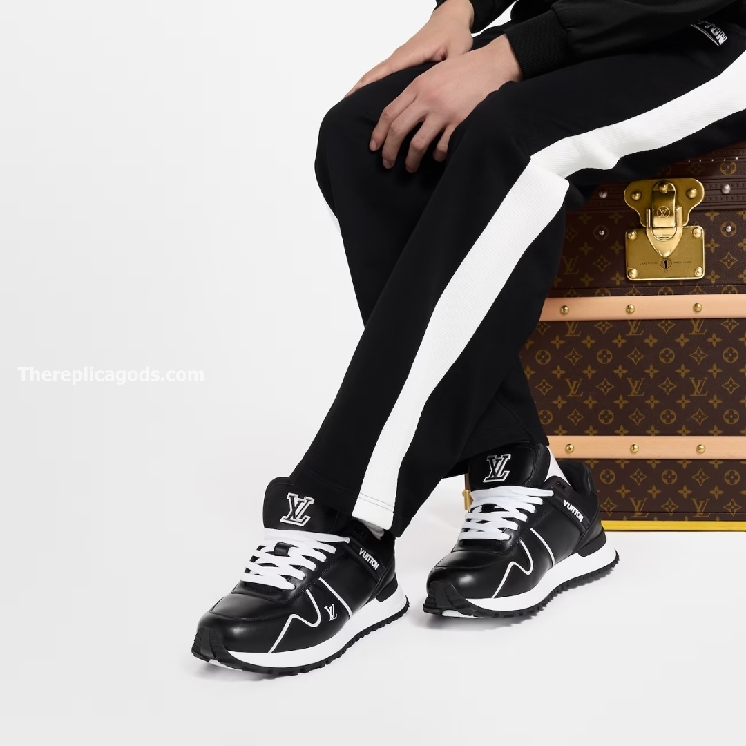 RUN AWAY MAXI SNEAKERS IN BLACK - LV942
