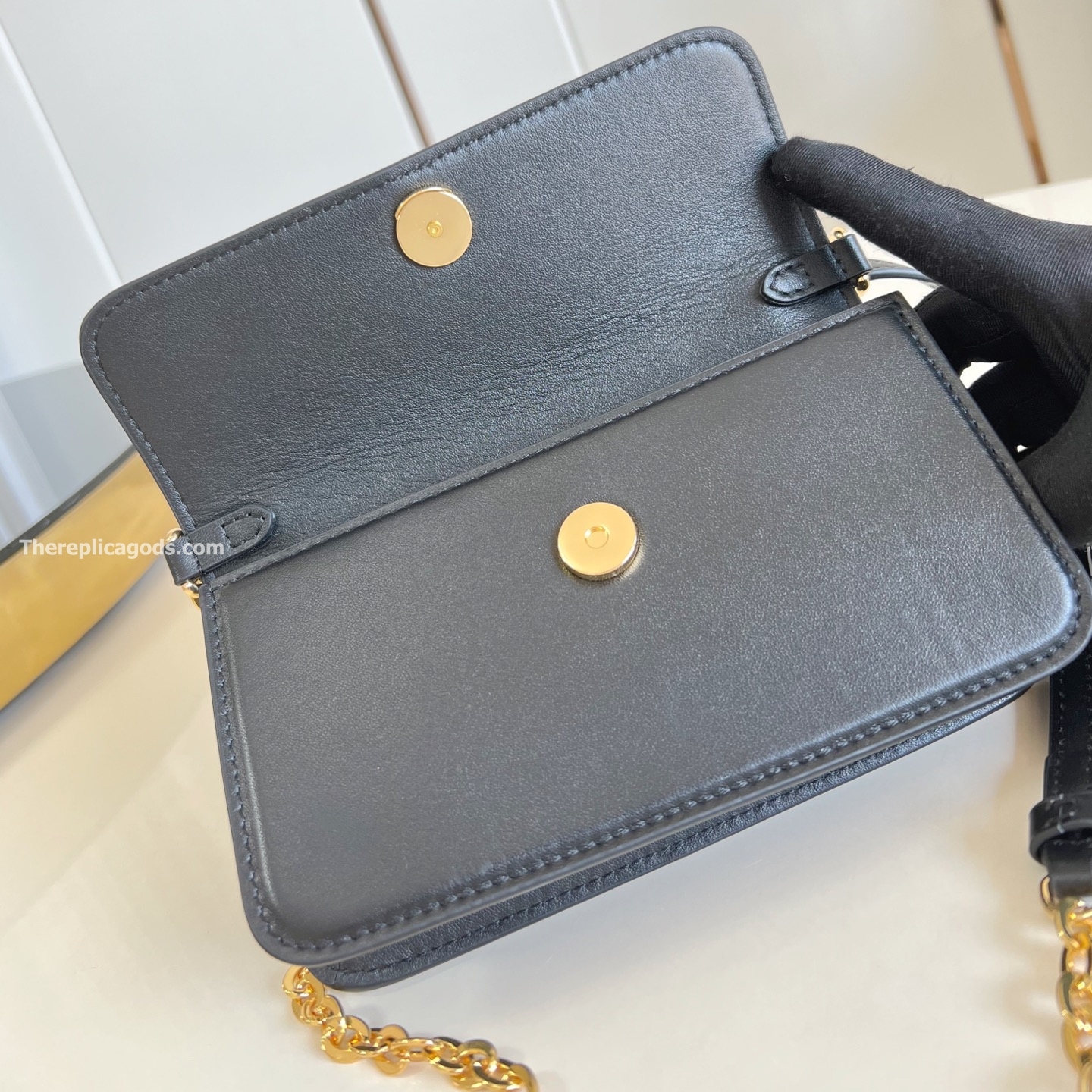 WALLET ON CHAIN LV BLOOM IN BLACK M14564