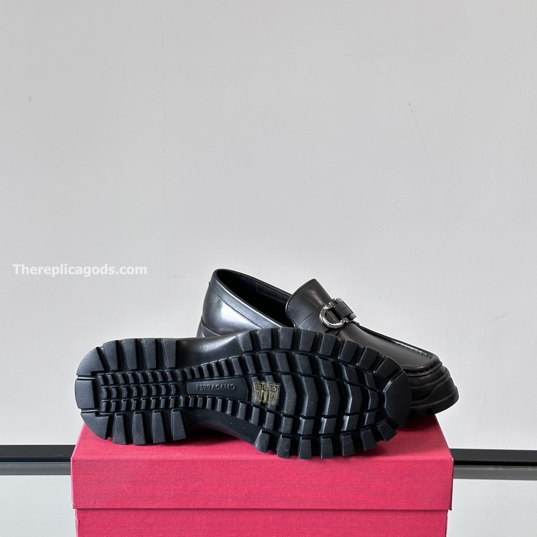 LEATHER LOAFERS IN BLACK - SF78