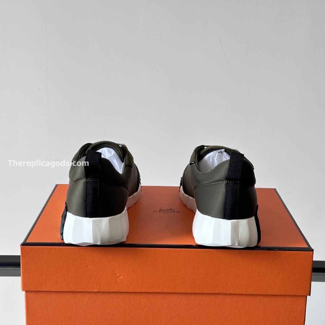 BOUNCING SNEAKERS IN GREEN TOUNDRA - H261