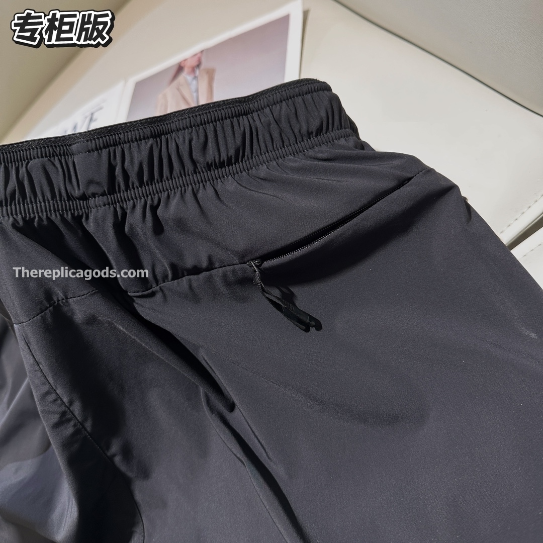 LOGO SHORTS IN BLACK - TP630