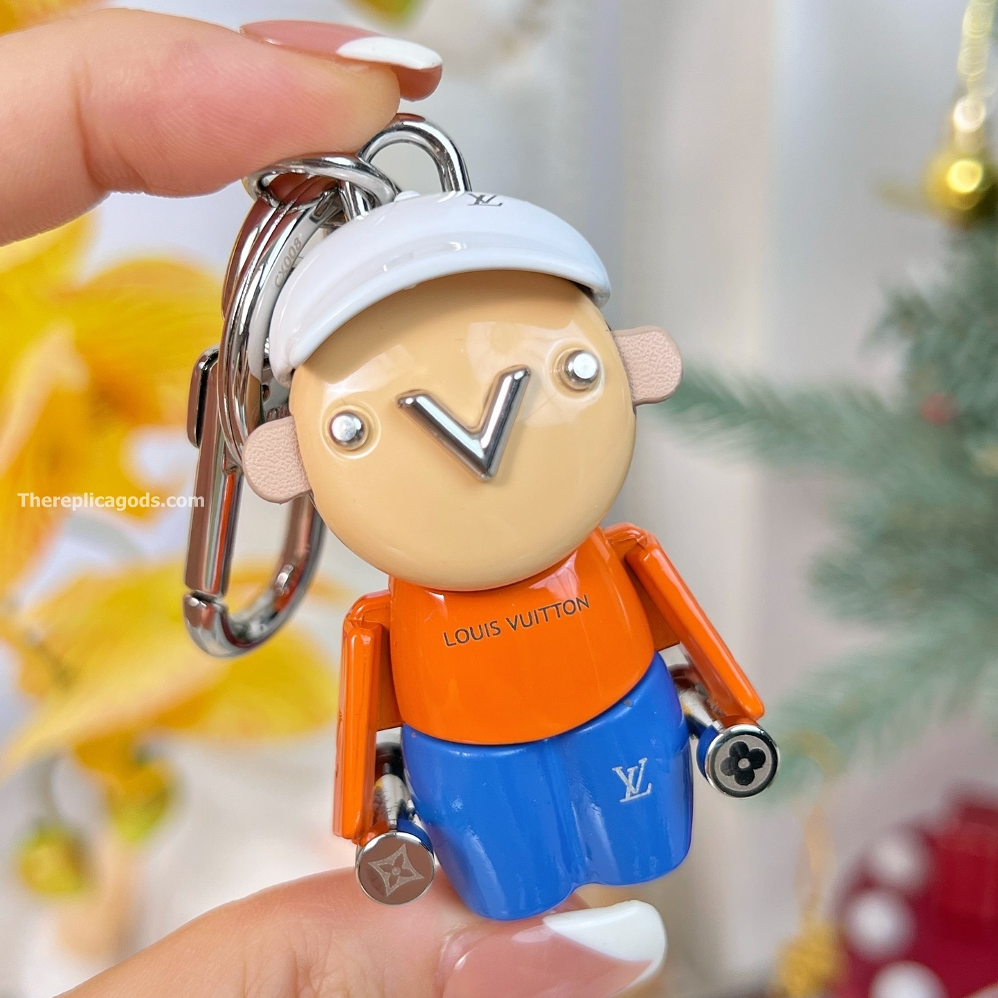 VIVIENNE GYM BAG CHARM AND KEY HOLDER M01197