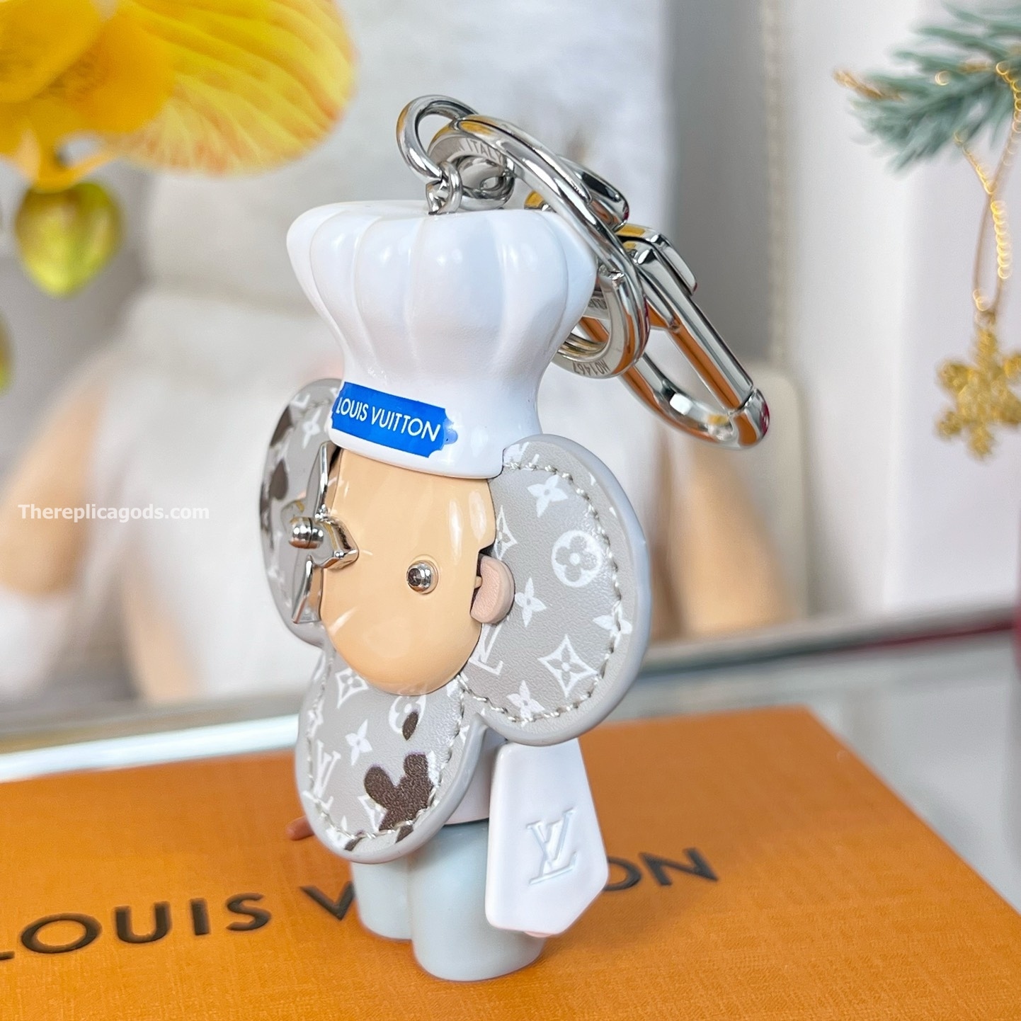 VIVIENNE BAKER BAG CHARM AND KEY HOLDER M01467
