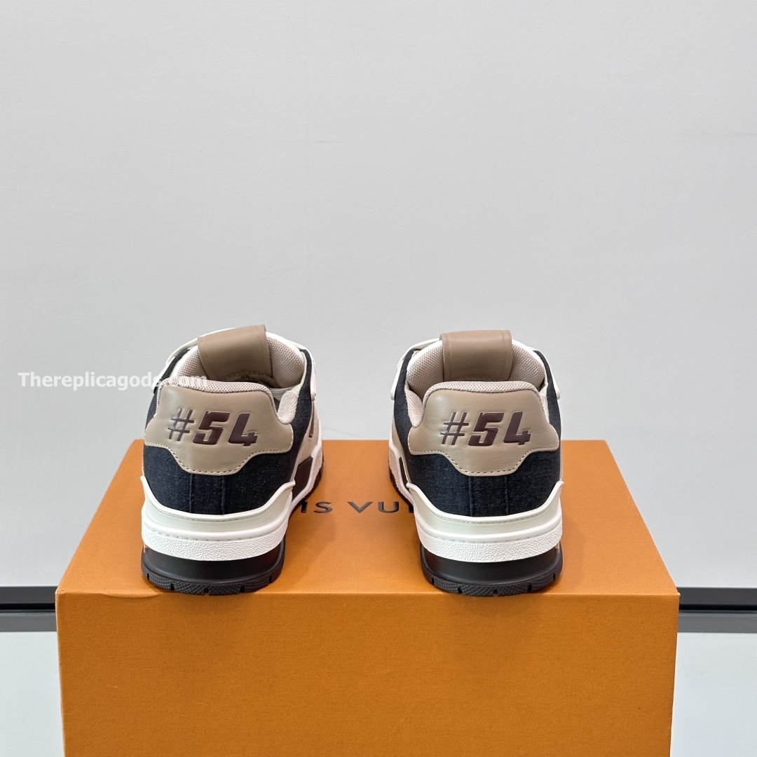 TRAINER SNEAKERS IN BEIGE - LV944