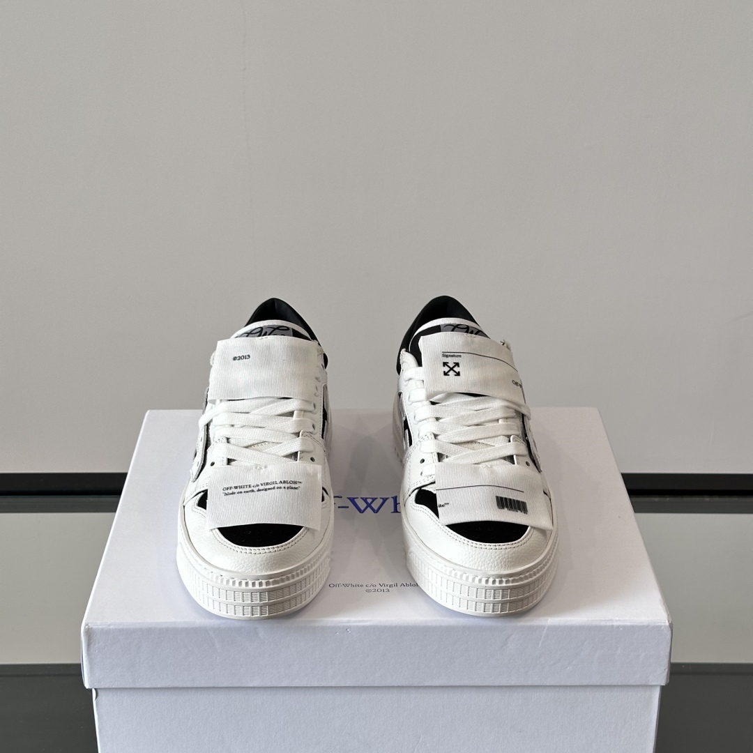 3.0 OFF-COURT SNEAKERS IN WHITE AND BLACK - OW50