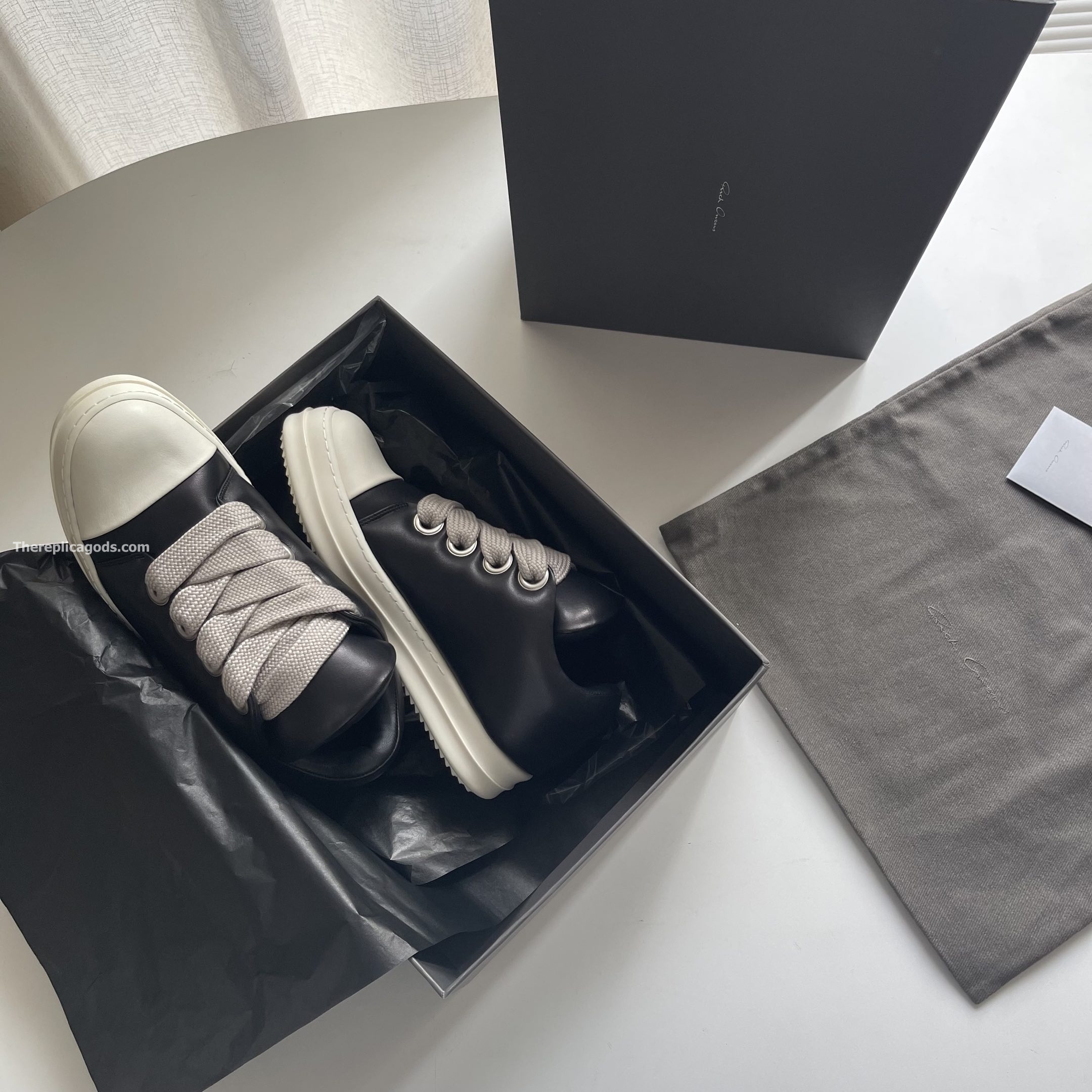JUMBO LACE PADDED LOW SNEAKERS - RO37