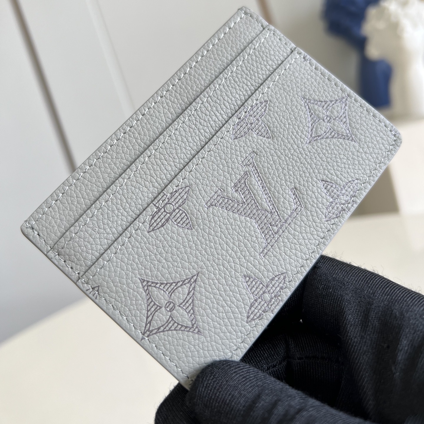 DOUBLE CARD HOLDER WHITE MONOGRAM SHADOW CALFSKIN M83699
