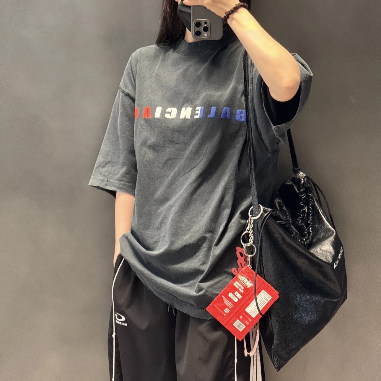 INTERNATIONAL T-SHIRT MEDIUM FIT IN FADED BLACK - TP579
