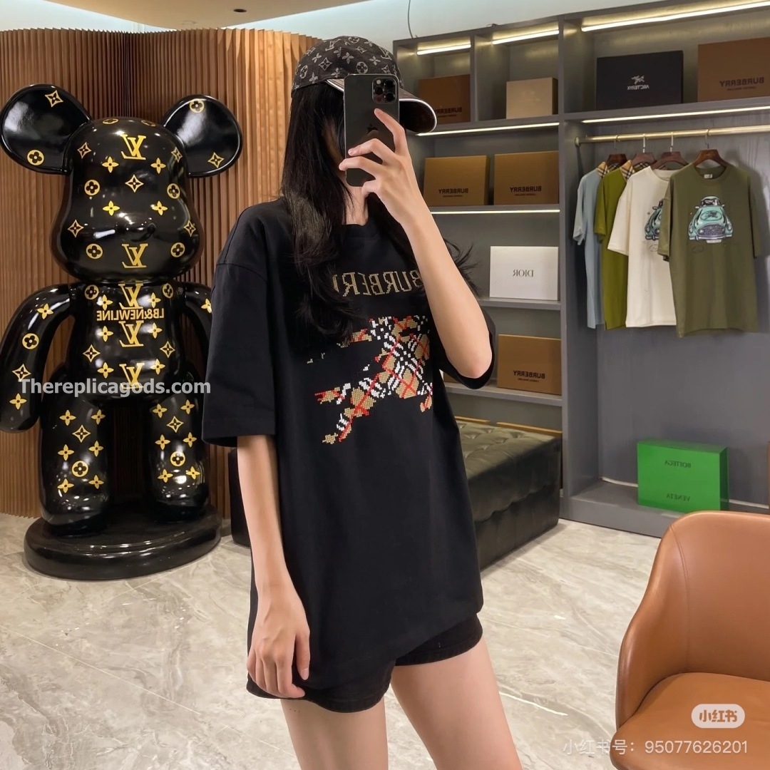 CROSS STITCH EKD​ COTTON T-SHIRT IN BLACK - TP589