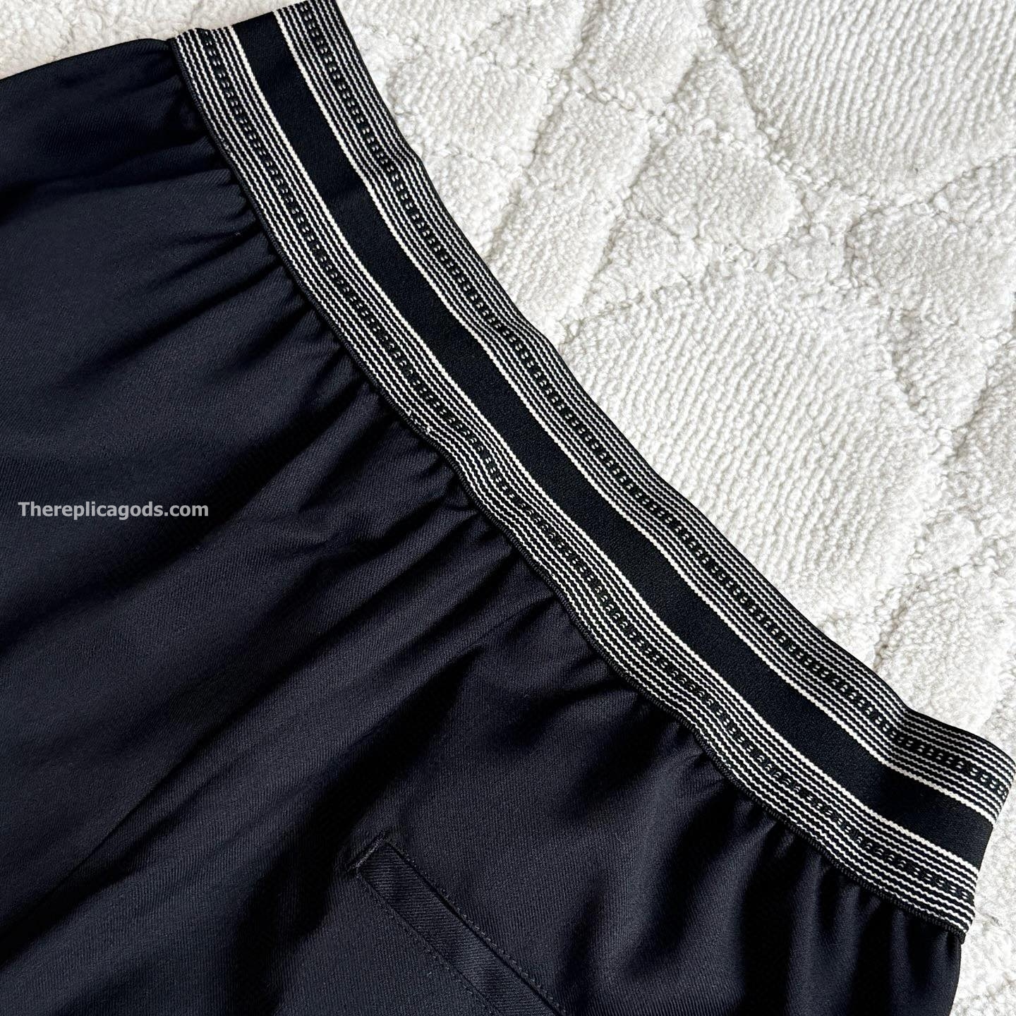 LOGO BANDED CROPPED TROUSERS IN BLACK - TP568