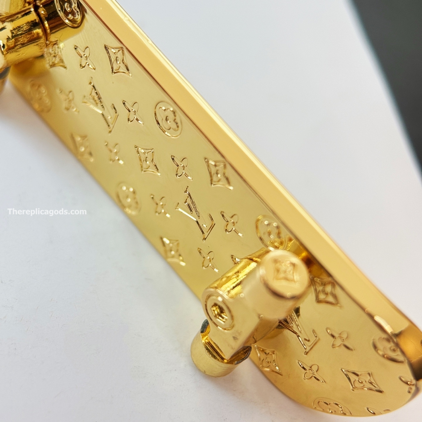 SKATE KEY HOLDER AND BAG CHARM M02187