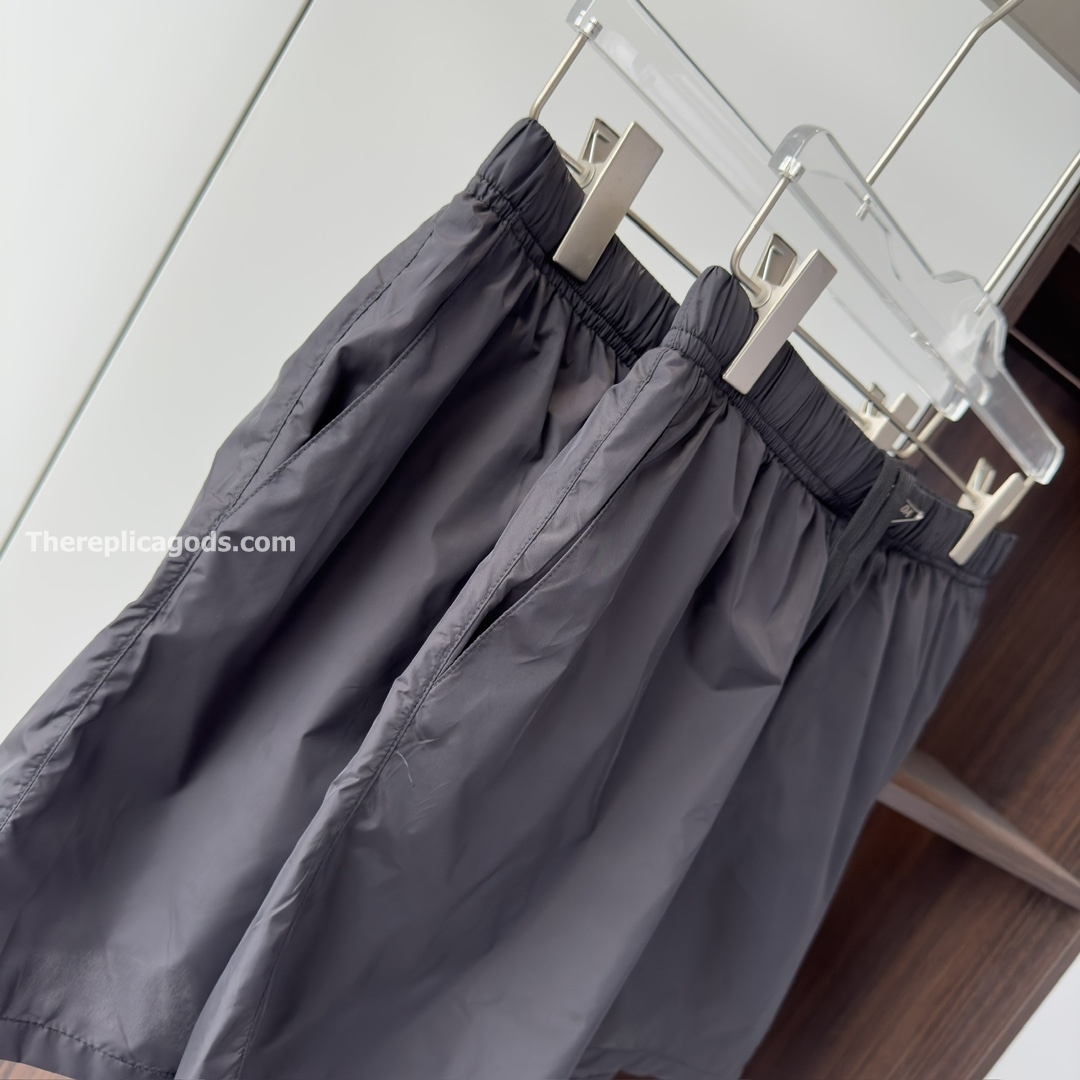 NYLON SHORTS IN BLACK - TP645