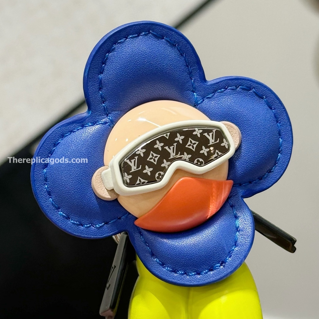 VIVIENNE SNOWBOARD BAG CHARM AND KEY HOLDER