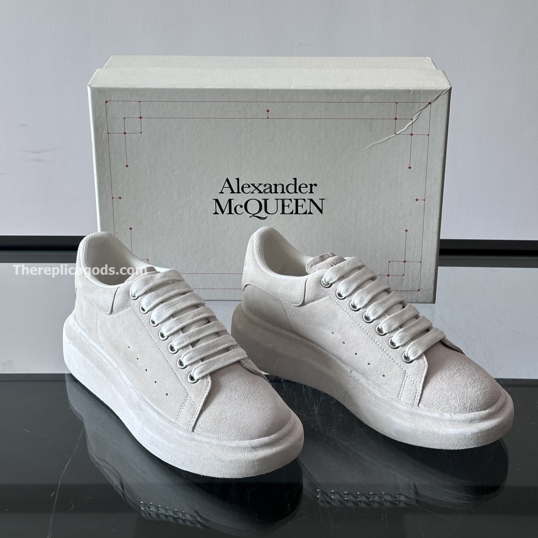 OVERSIZED SUEDE SNEAKERS IN GREY - - AM144
