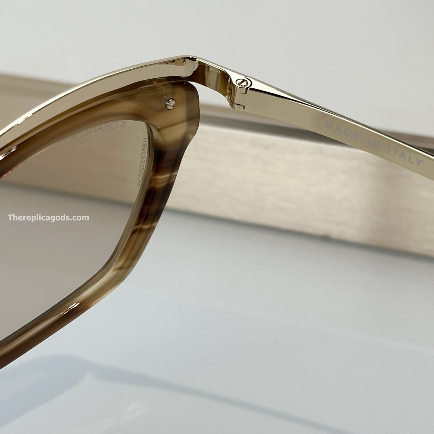 CAT-EYE SUNGLASSES IN LIGHT BROWN - SG335