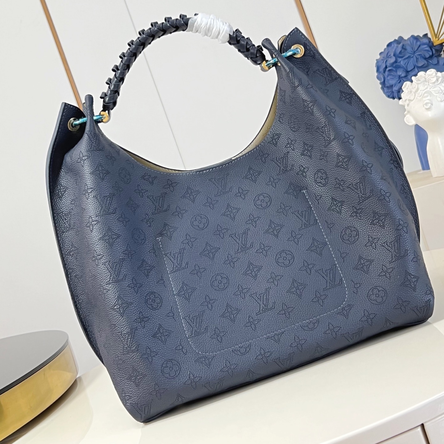 CARMEL HANDBAG NAVY MAHINA CALFSKIN LEATHER M14310
