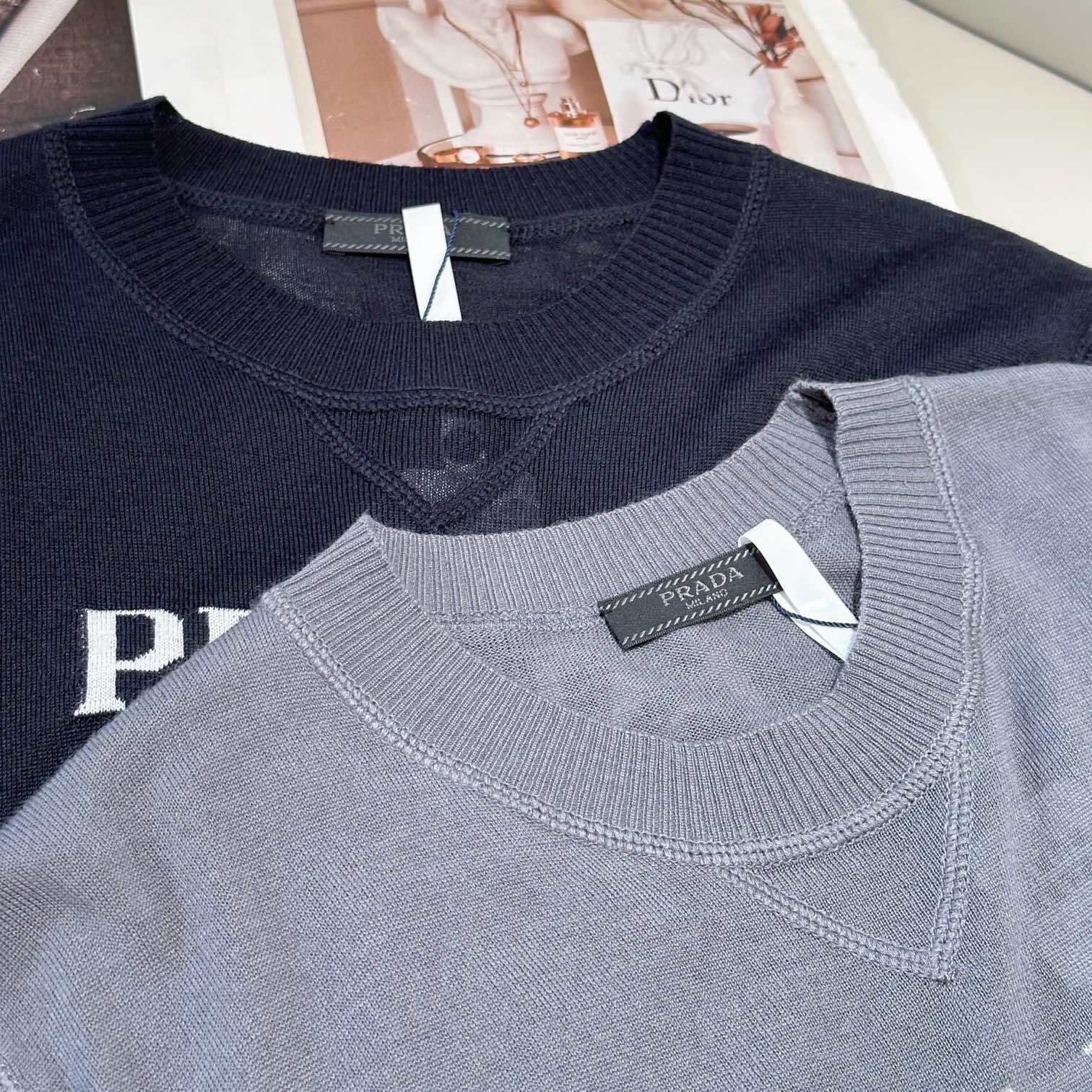 LOGO-INTARSIA KNITTED SHORT-SLEEVE T-SHIRT IN BLACK - TP573