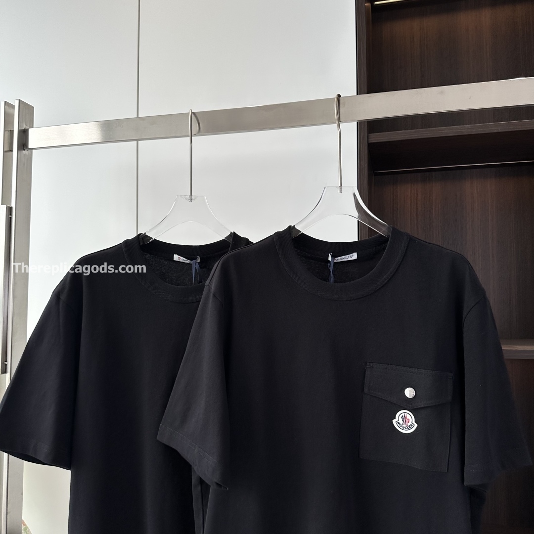 FRONT POCKET LOGO T-SHIRT IN BLACK - TP590