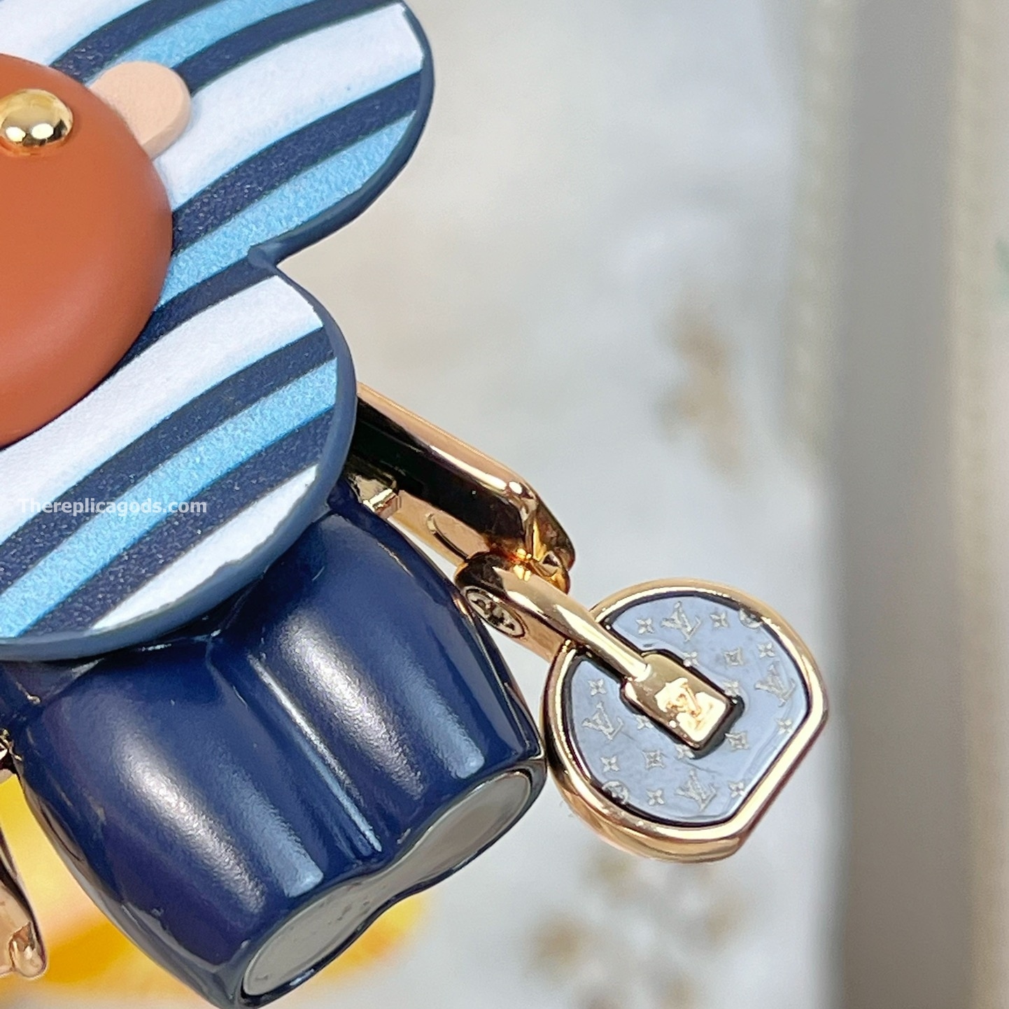 NAUTICAL VIVIENNE BAG CHARM AND KEY HOLDER M01811