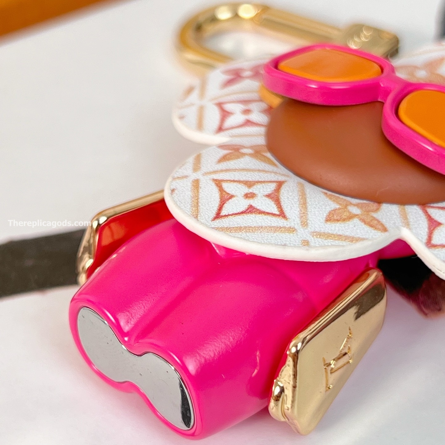 VIVIENNE BAG CHARM M01958